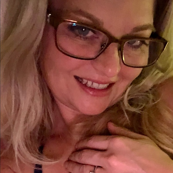 Meet your Posher, Pamela - Picture 1 of 1